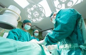 Атеросклеротическая бляшка в сонной артерии: операция и стоимость процедуры
