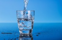 Сколько пить воды при повышенном холестерине?