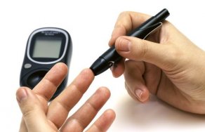 Норма сахара в крови по глюкометру: сколько раз мерить сахар в день?